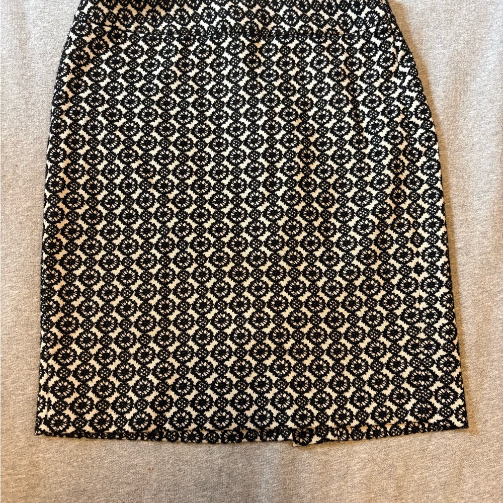 Ann Taylor Black and Cream Lace Pencil Skirt